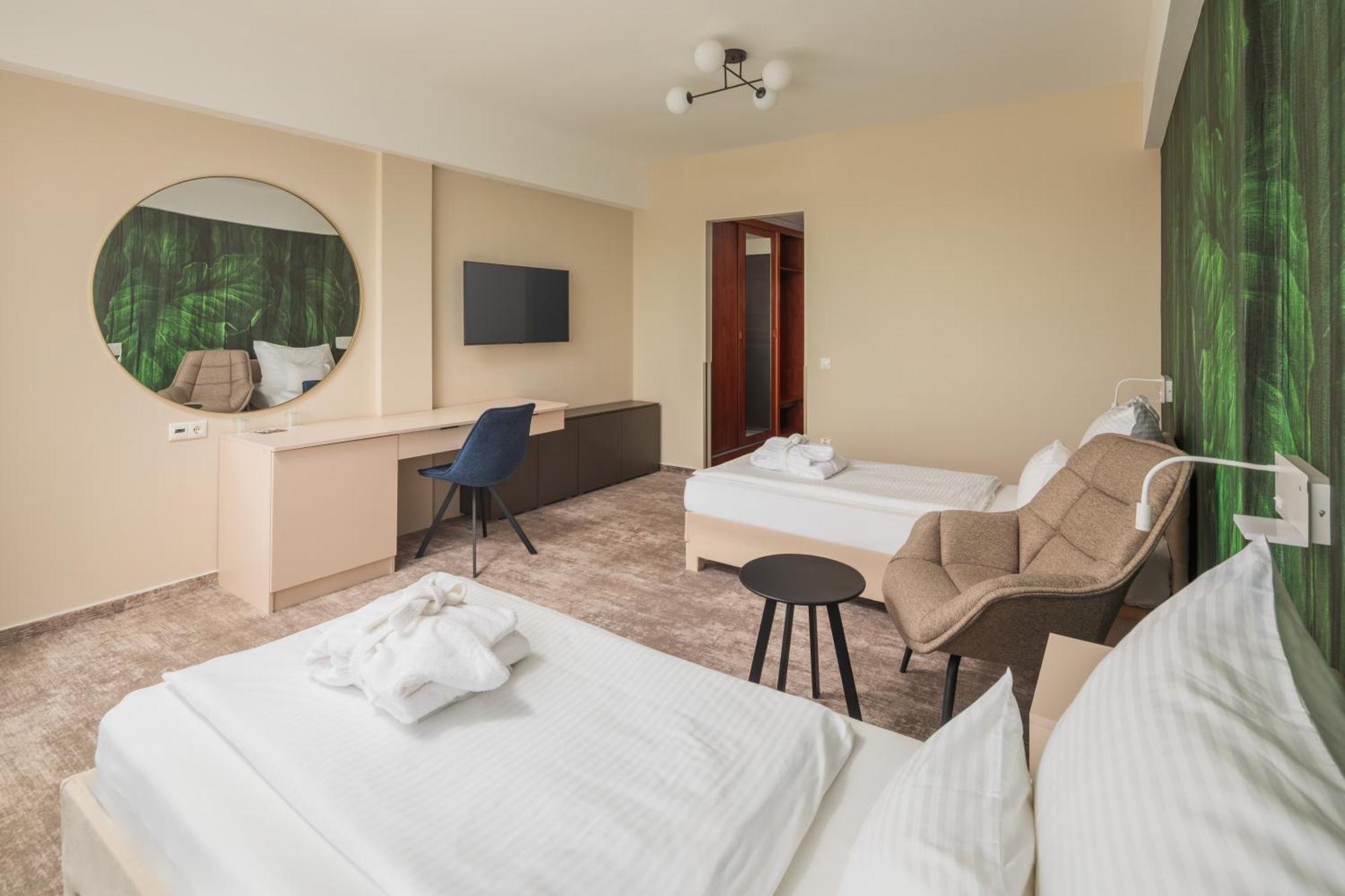 Hotel Atlantis Wellness & Conference Hajdúszoboszló Eksteriør billede
