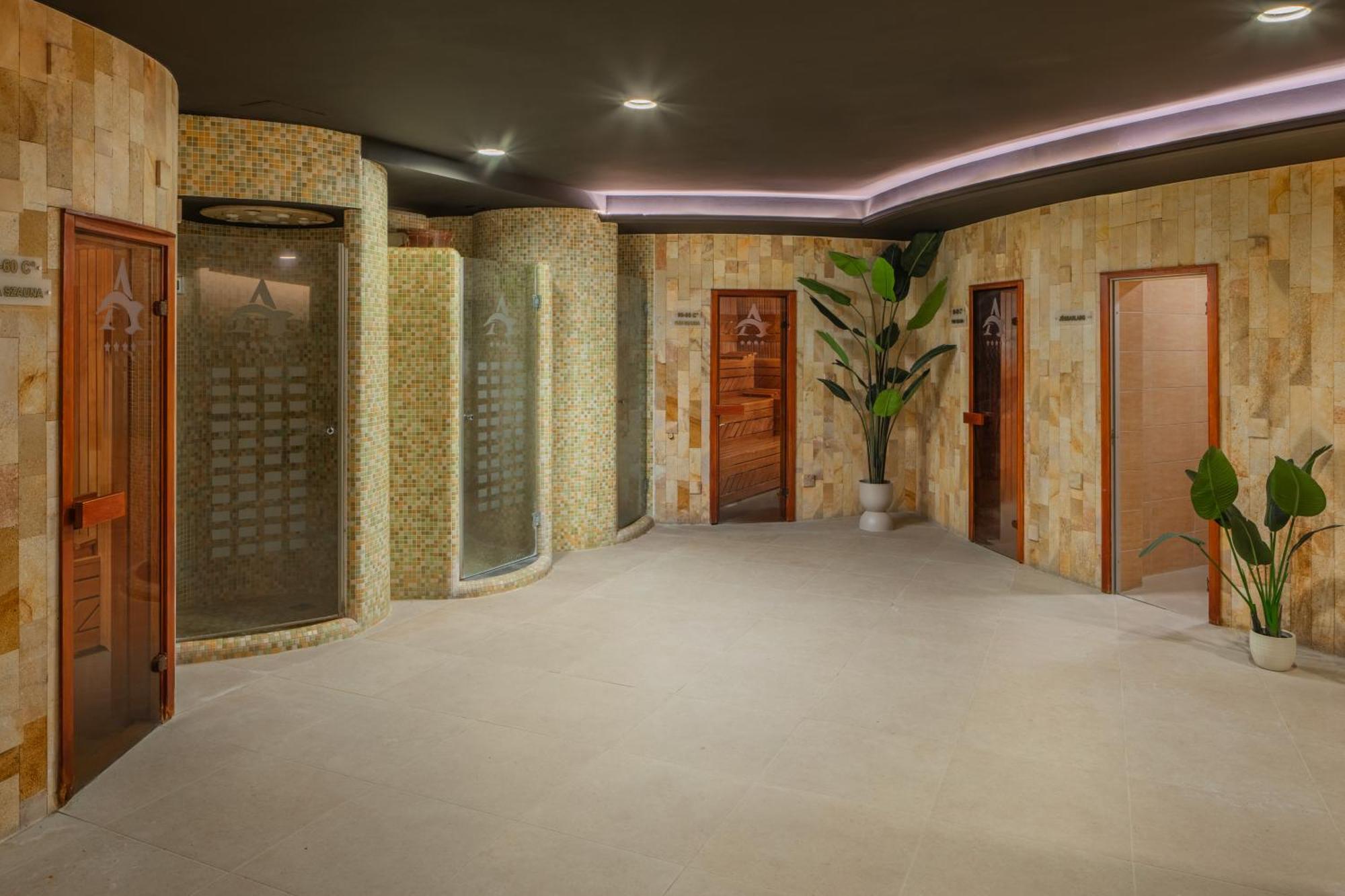 Hotel Atlantis Wellness & Conference Hajdúszoboszló Eksteriør billede